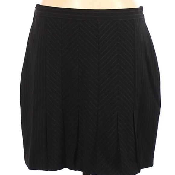 LUXE by NYC Design Co. Pinstripe Pencil Skirt Size 12 Black w/ Back Pleats Lined - Picture 2 of 6